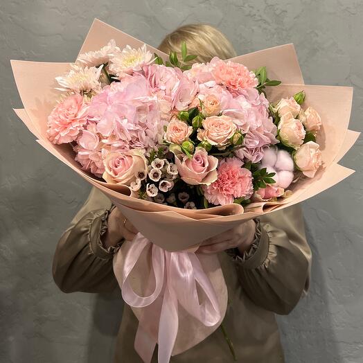 Pink bouquet with hydrangea and rose