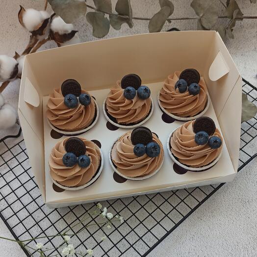 Cupcakes de chocolate con crema de chocolate y relleno para elegir como regalo de cumpleaños para papá, mamá, amigos, abuela, hermana
