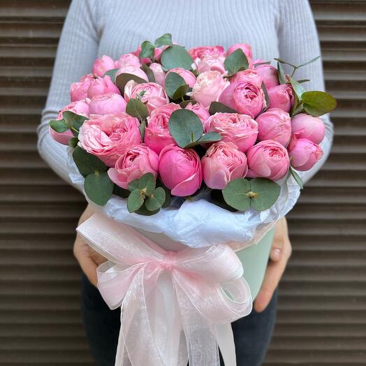 Peony roses in a hatbox L (K006)