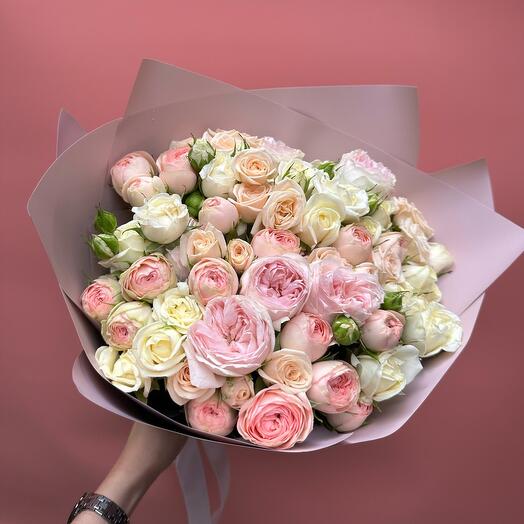 Bouquet of mixed roses