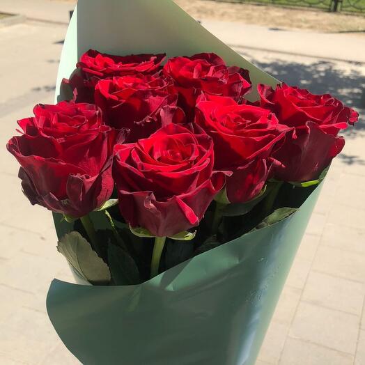Букет 7 шикарных красных роз