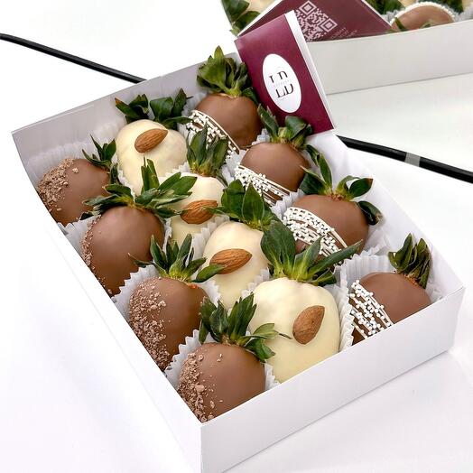 Набор «Миндаль» из клубники в шоколаде