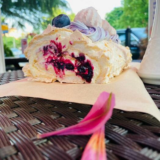 Meringue roll