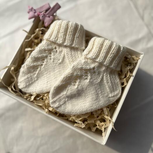 Носки вязанные на новорожденного из мериносовой шерсти