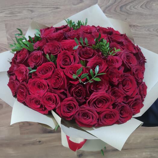 Rosa roja en la elaboración