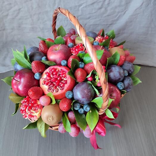 Корзина с фруктами красная