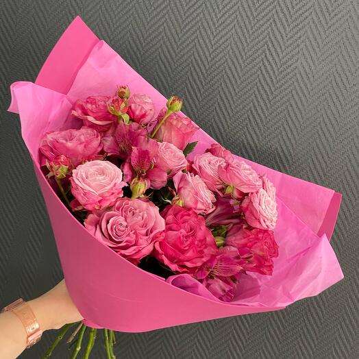 Berry bouquet of peony-shaped roses and alstroemeria