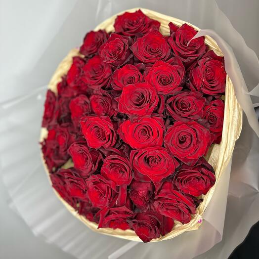 Букет из 33 красных роз
