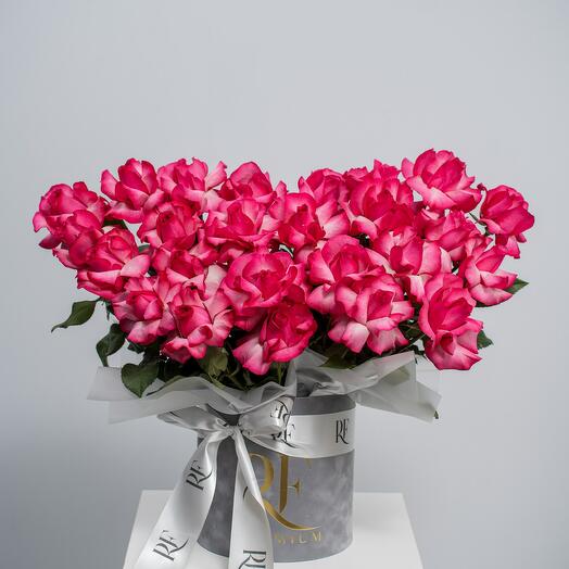 Композиция 25 роз, в бархатной коробке