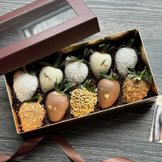 Chocolate-covered strawberries. Sweet gift 3