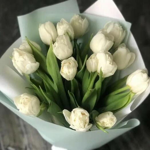 Букет из 15 белых тюльпанов