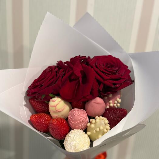 Bouquet of strawberries with roses