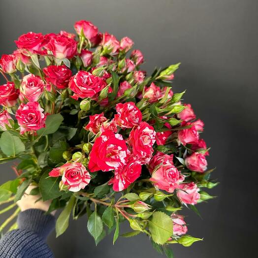 Букет  из кустовых роз