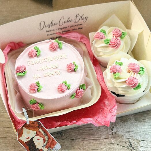 Set with bento and cupcakes for mom, on Mother's Day