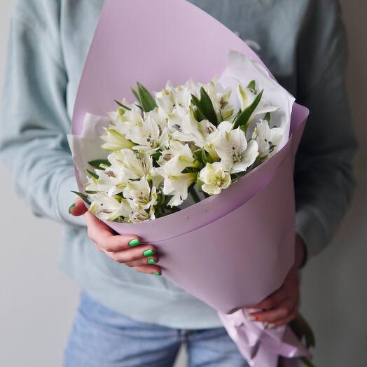 Bouquet of white alstroemeria