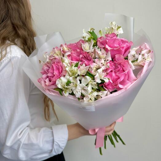 Bouquet with peony-shaped pink roses