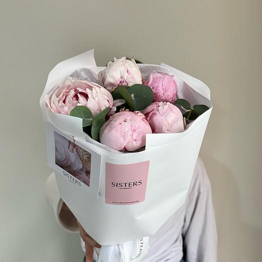 Bouquet of 5 peonies with eucalyptus
