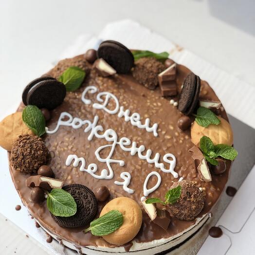 Торт Сникерс с шоколадным оформлением 1000 гр