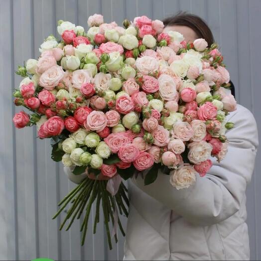 Стильный микс из  кустовых  роз