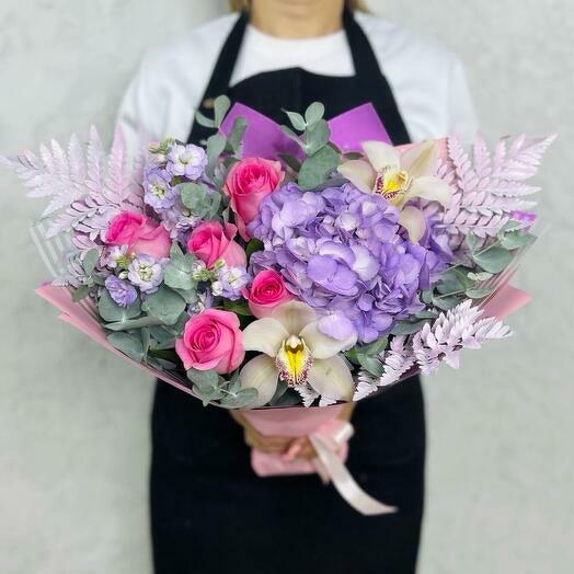 Bright Bouquet with Pink Roses