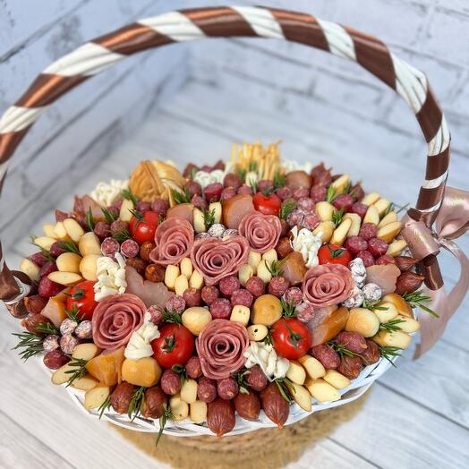 Мясная корзина/ Корзина с мясными деликатесами