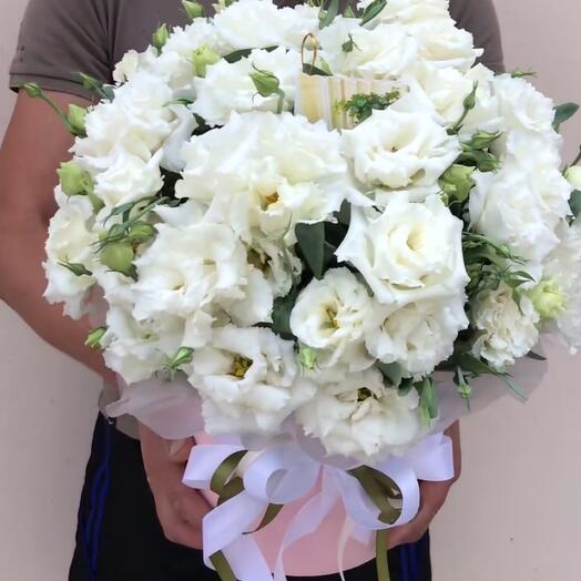 White lisianthus