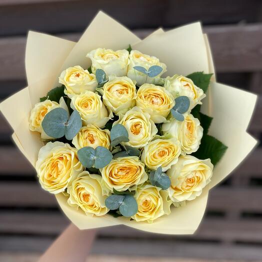 Ramo de 15 rosas peonías con eucalipto🍯