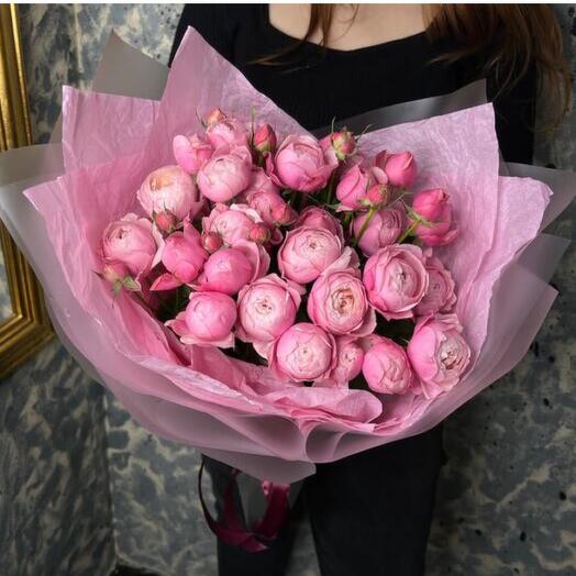 Моно букет из кустовых пионовидных роз сорта Silva Pink