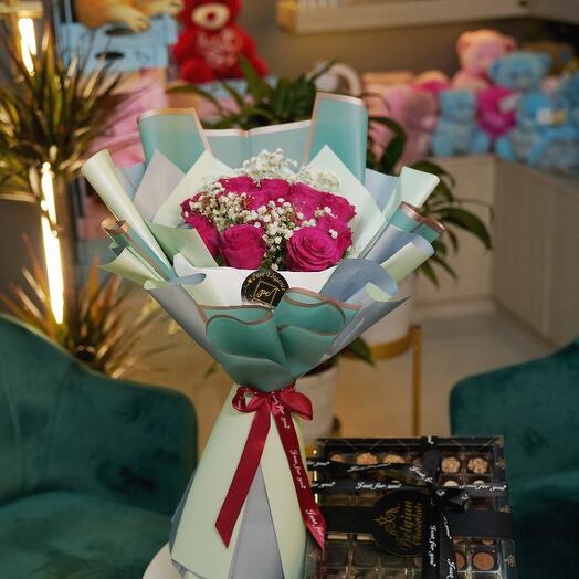 Pussia roses bouquet with box chocolate