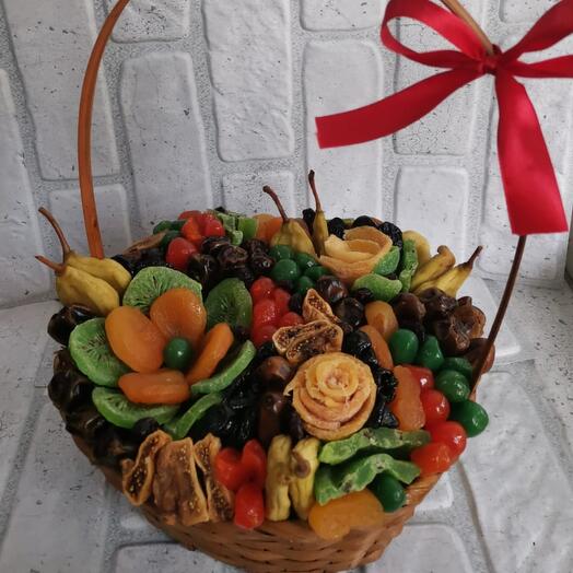 Корзинка из сухофруктов