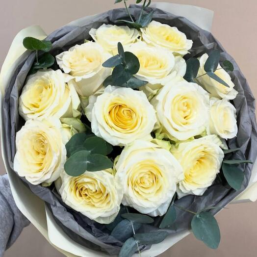 Чудесные розы с эвкалиптом