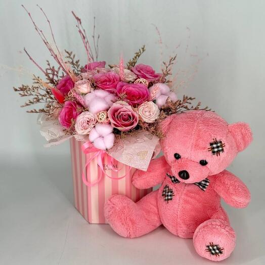 Ramo de flores de rosas para niños con oso de peluche rosa