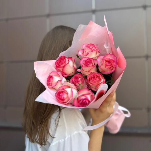 Delicate bouquet of 9 roses