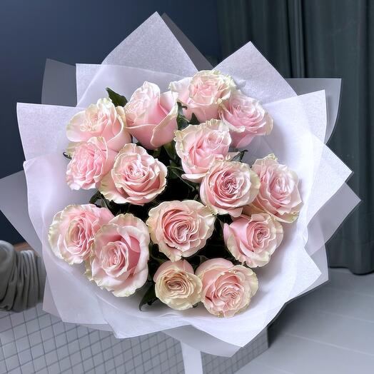 Ramo de rosas rosadas