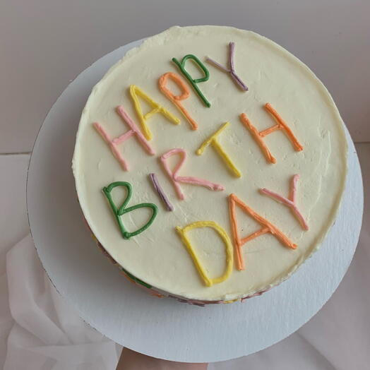 Мини торт на день рождения happy birthday с цветными буквами