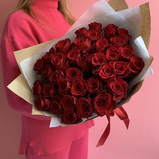 Любовь из 35 красных роз