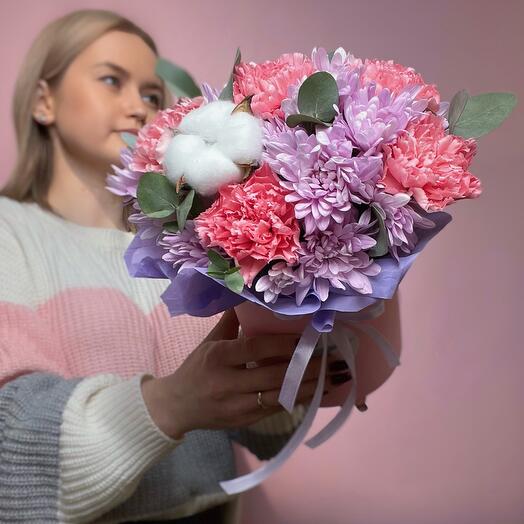 Цветы в шляпной коробке с добавлением хлопка