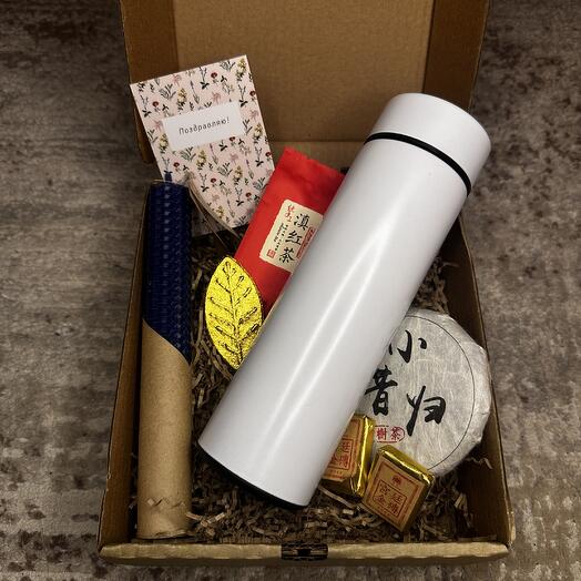 Подарочный набор праздничный с термосом и чаем