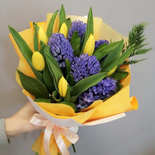 Гиацинты 4шт и тюльпаны 7 штn45 8 марта