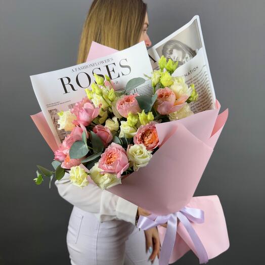 Delicate bouquet of bush roses and eustoma