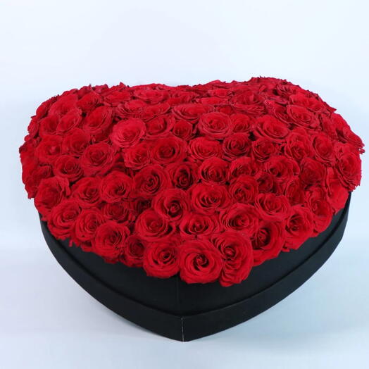 Dubai Heart of red roses