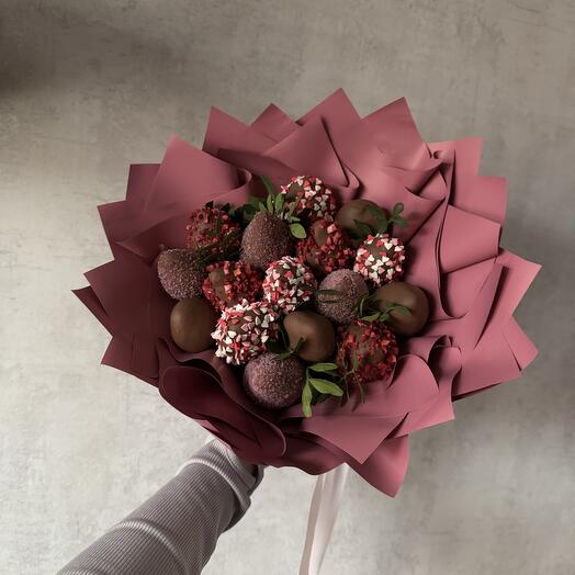 Букет из клубники ; букет клубника в шоколаде ; букет маме ; букет девушке ; букет жене ; букет для нее