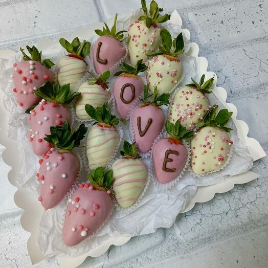 Набор клубники в шоколаде Love