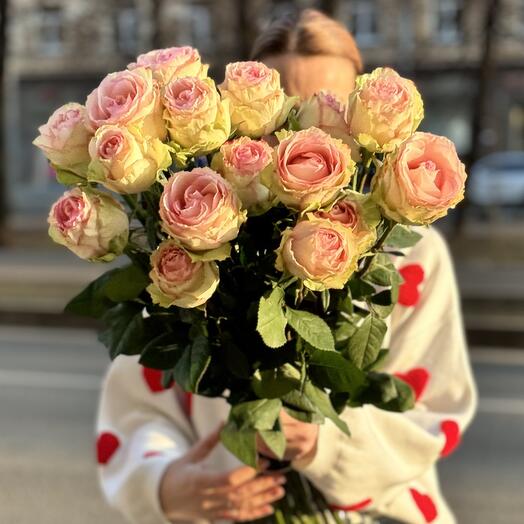 Monobucket of 15 Esperance premium roses