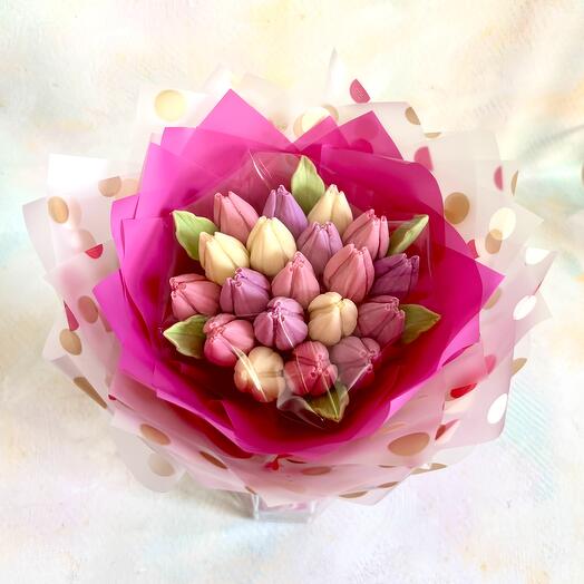 Нежный букет тюльпанов из белого премиального шоколада