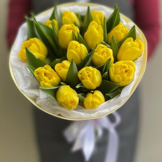Букет из 15 пионовидных желтых тюльпанов