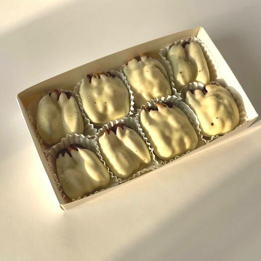 Финики в белом шоколаде