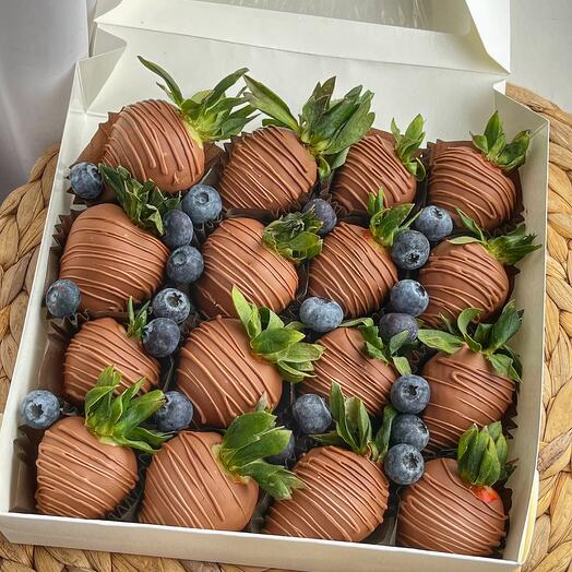 Fresas con arándanos
