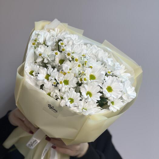 Букет из хризантем с ромашками