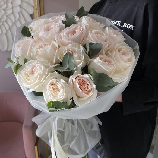 Peony-shaped roses with eucalyptus, 15 pieces